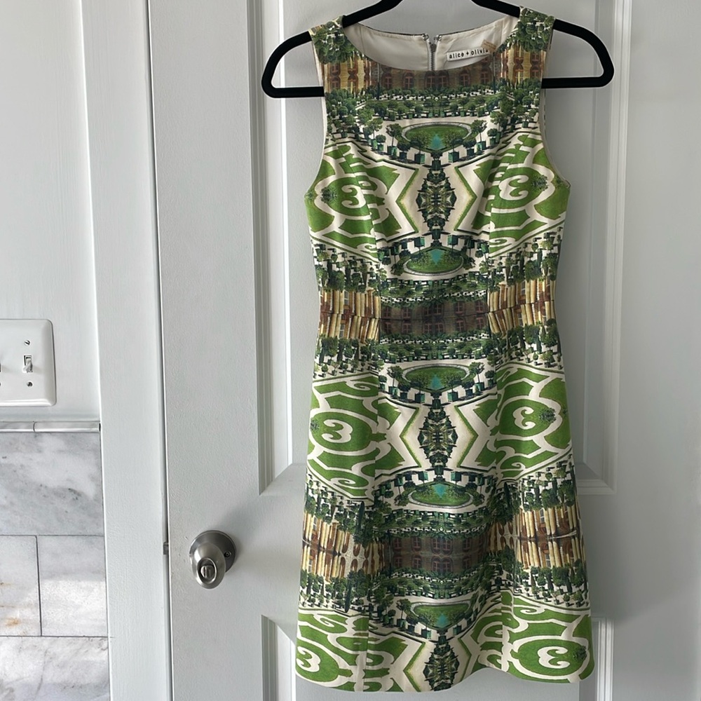 Alice and Olivia, Size 2, European place garden print summer dress.